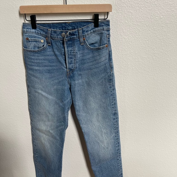 Levis Wedgie - Picture 4 of 10